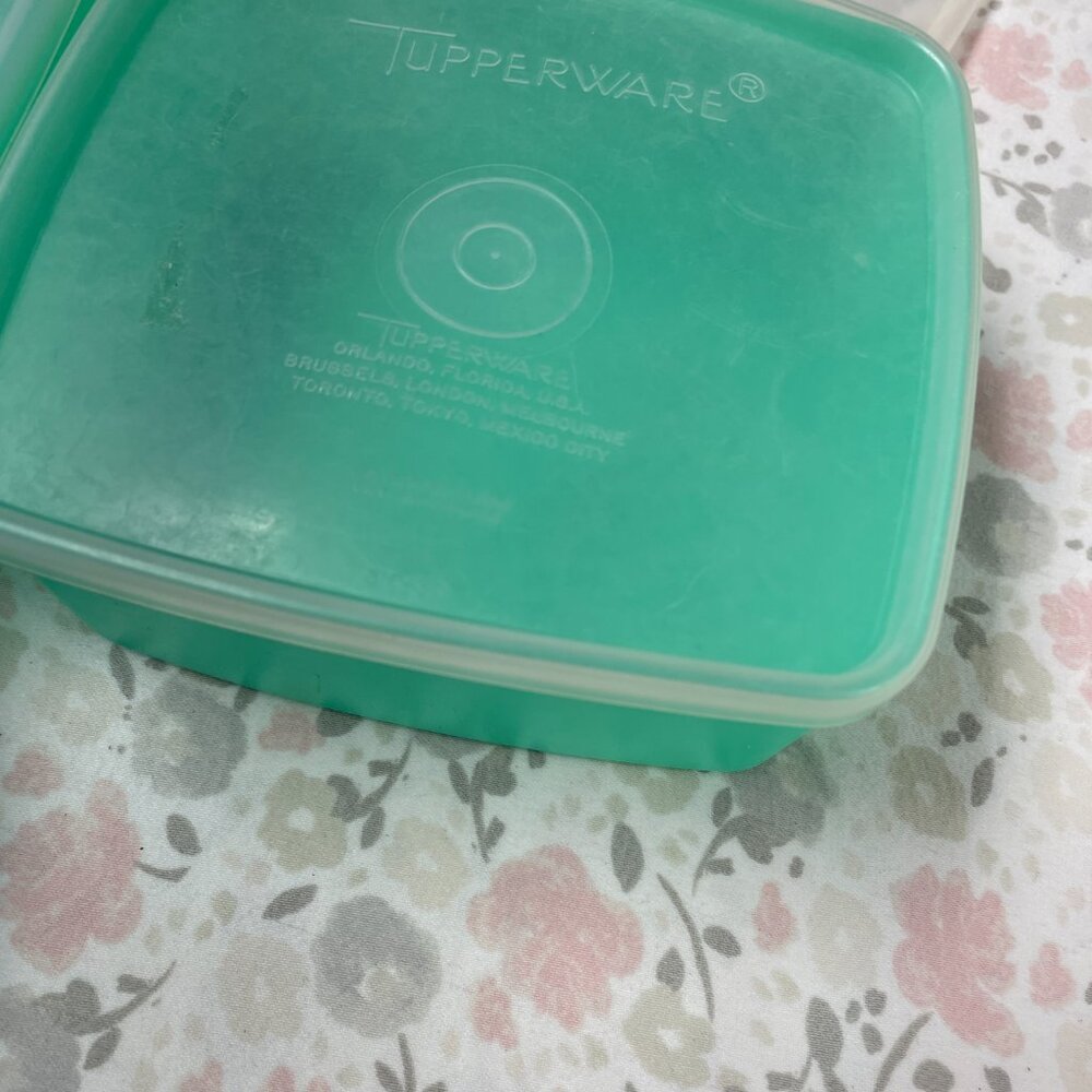 Set of 4 Tupperware square containers with 6 lids - Vintage - Picture 5 of 10